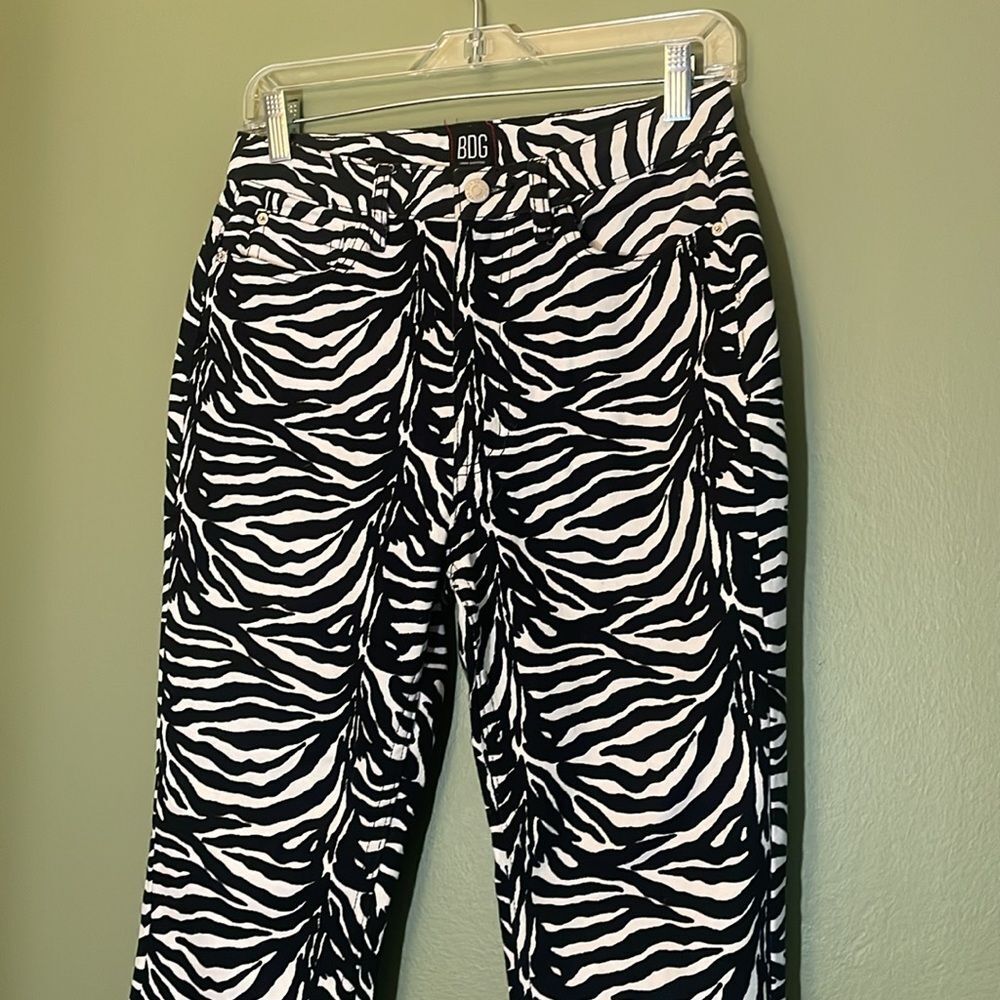 BDG Zebra Print Black White Denim Jeans Side Slit Straight Sz 27 - Picture 5 of 8
